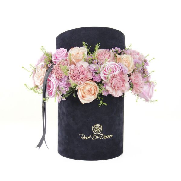 "Bouquet in Bloom" | "باقة زهور متفتحة"