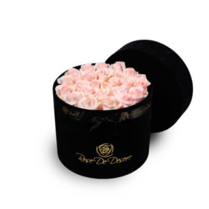 Pristine Fame is based on a traditional hat box design which is a lovely companion of our wide selection of Pristine Roses and makes this box a perfect gift or decoration for a long time. Available in two sizes., in our branded velvet or paper boxes in black or brown colors.