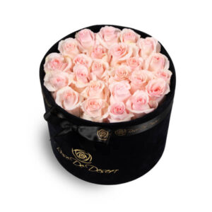 Pristine Fame is based on a traditional hat box design which is a lovely companion of our wide selection of Pristine Roses and makes this box a perfect gift or decoration for a long time. Available in two sizes., in our branded velvet or paper boxes in black or brown colors.